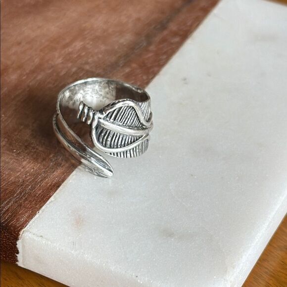 Sterling Silver leaf ring - Picture 1 of 4